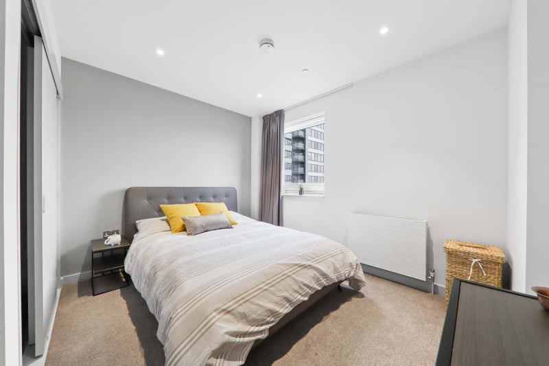 Photo 1: Double Bedroom