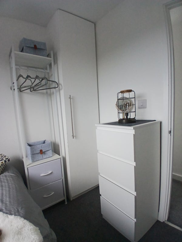 Photo 1: Bedroom