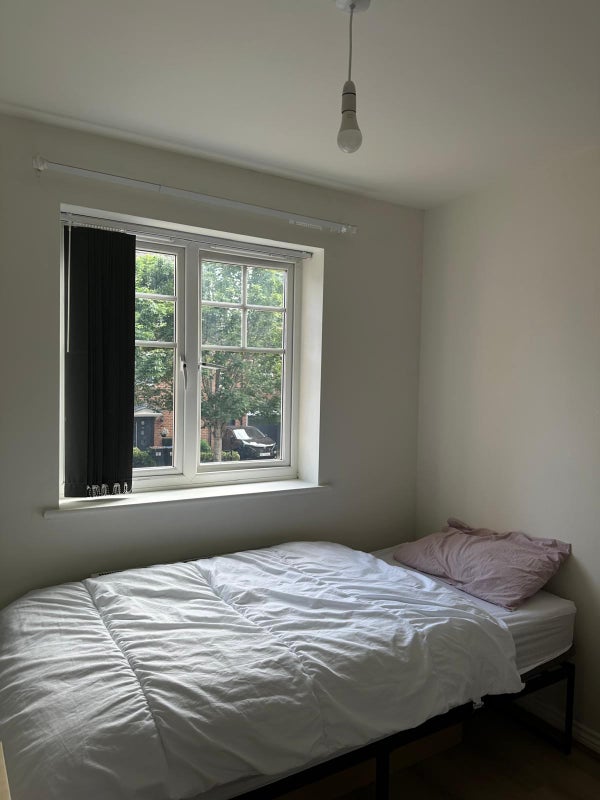 Photo 1: Bedroom