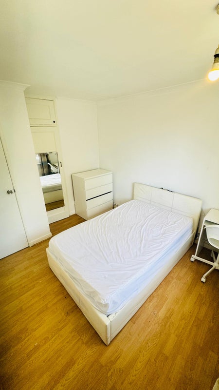 Photo 1: Room 4 £190