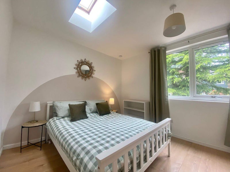 Photo 1: bedroom
