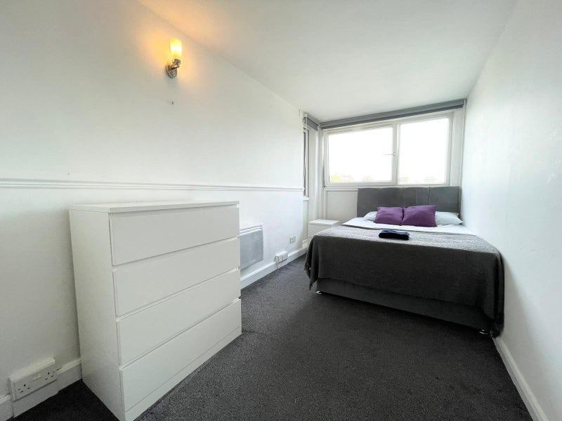 Photo 1: Room 1 available 07/04 £815