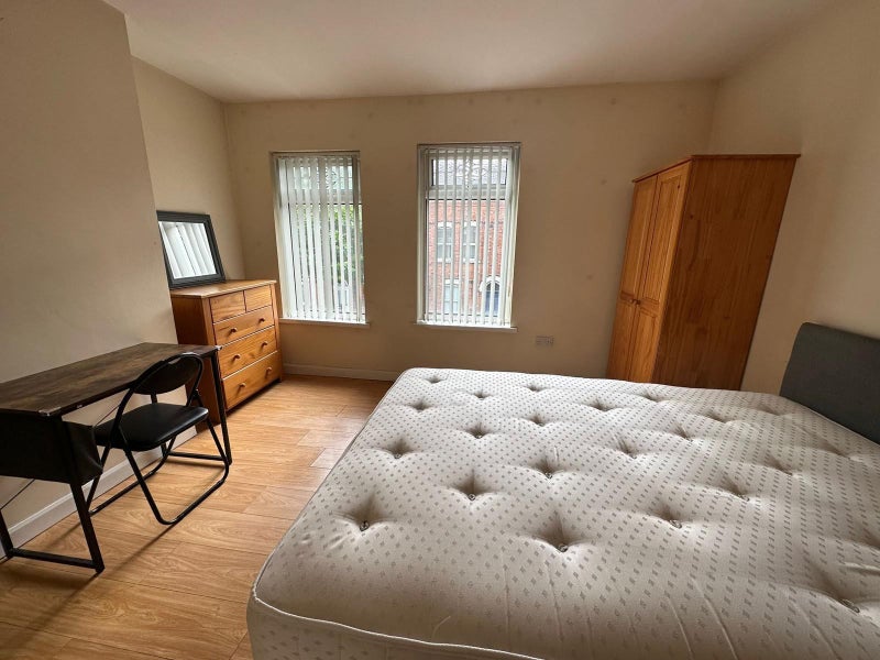 Photo 1: Room 3
