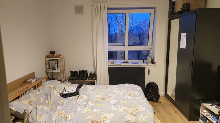 Photo 1: Room 2- £980 Available 30/07/2025