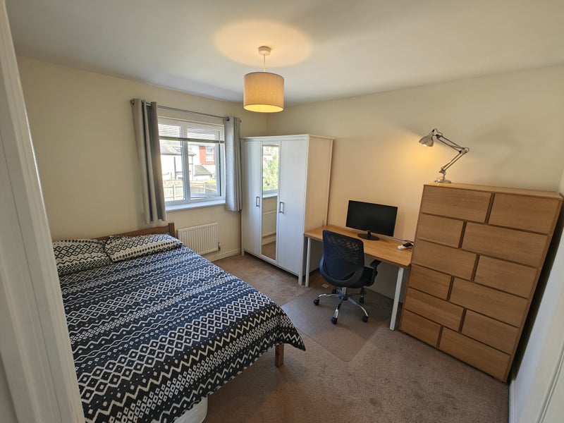 Photo 1: Bedroom 2