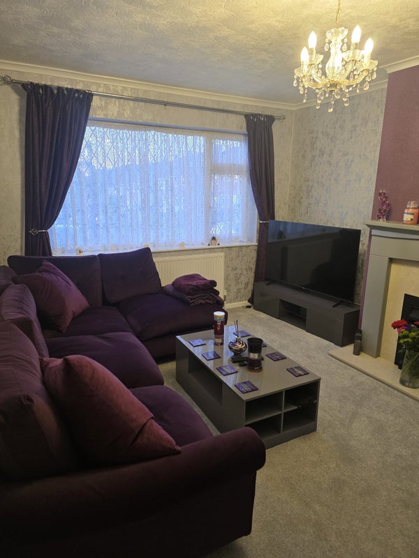 Photo 1: Shared living room, including Netflix