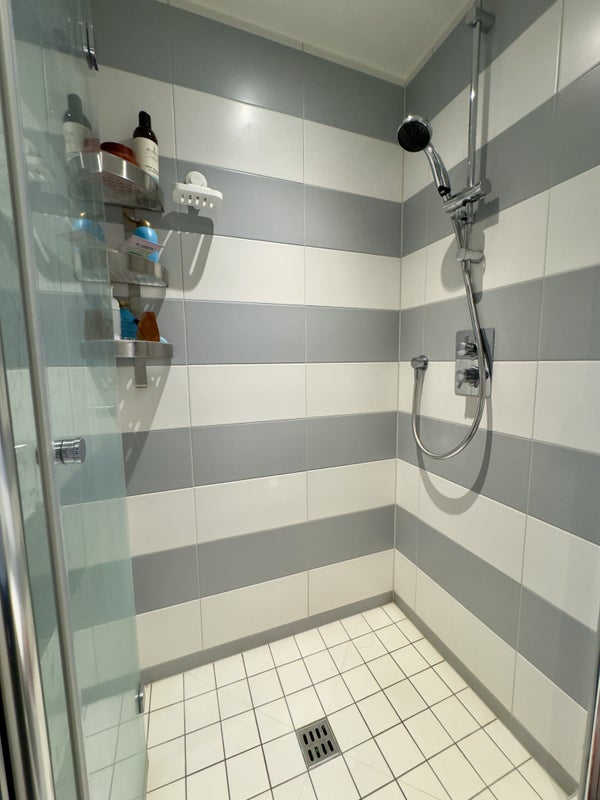 Photo 4: Bathroom area 2, photo taken myself