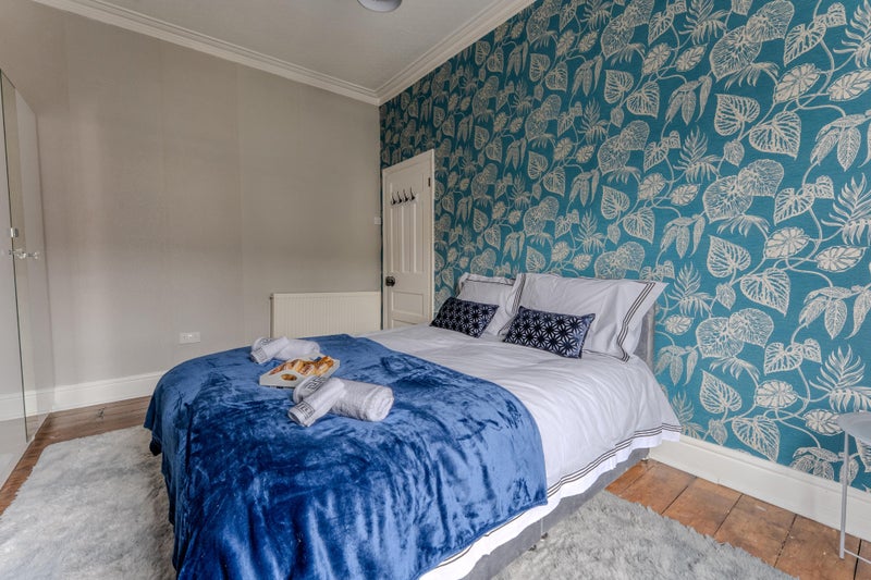 Photo 1: Front Room (£695)