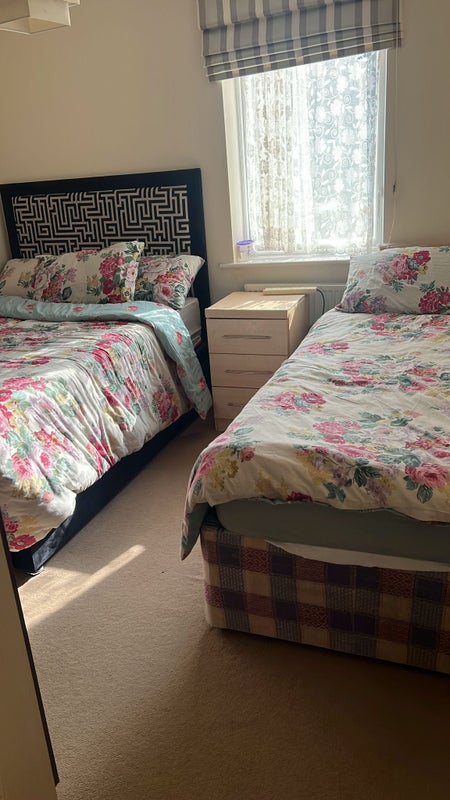 Photo 1: Bedroom