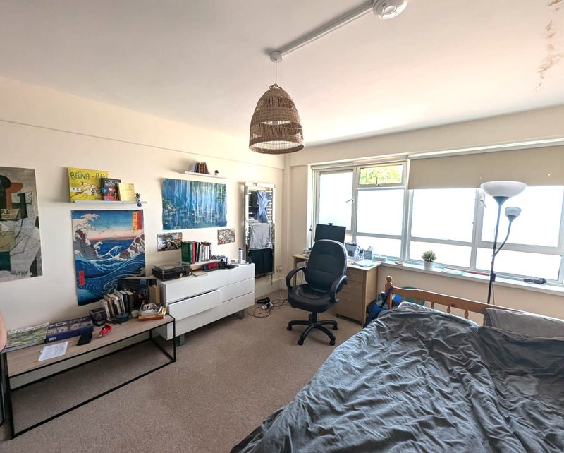 Photo 1: Spacious double room