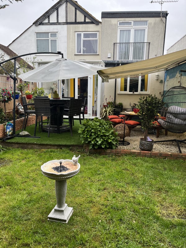 Photo 1: Garden