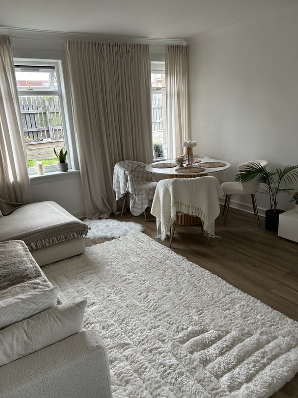 Photo 1: Livingroom 
