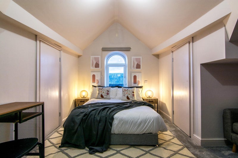 Photo 1: Room 6 - Ensuite