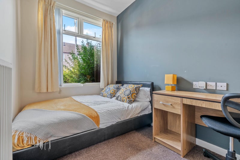 Photo 1: Room 1