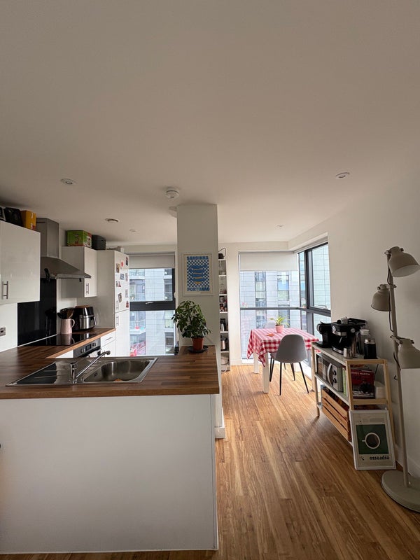 Photo 3: Kitchen