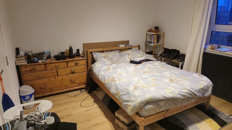 Photo 1: Room 2- £980 Available from 30/07