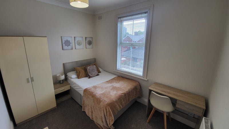 Photo 1: Room 3 - Available