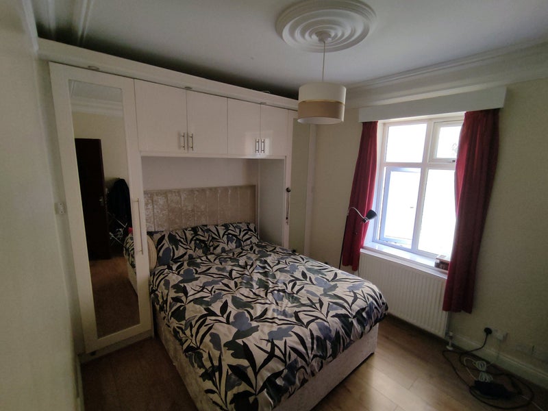 Photo 1: Double room, £800 per month