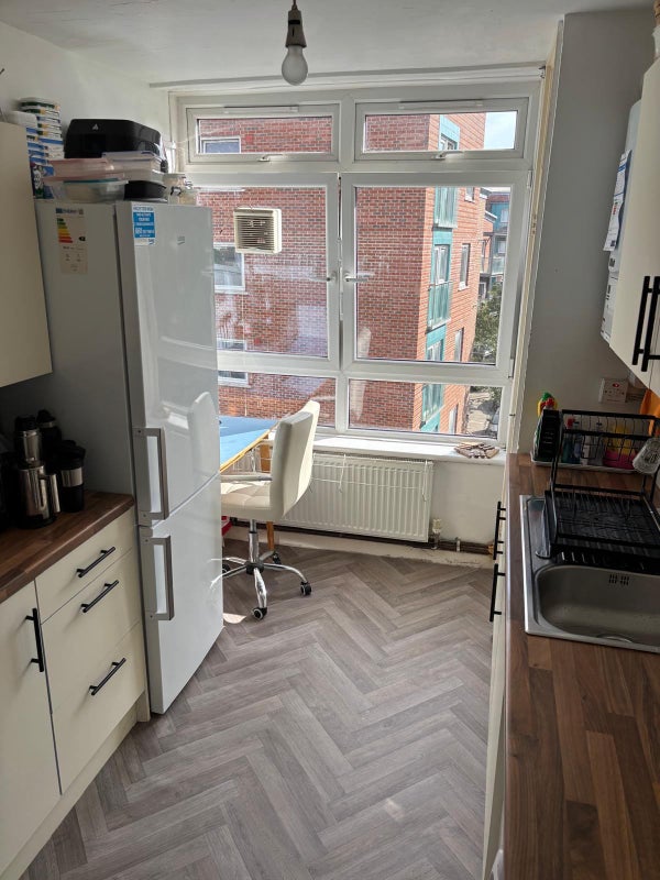 Photo 1: Kitchen