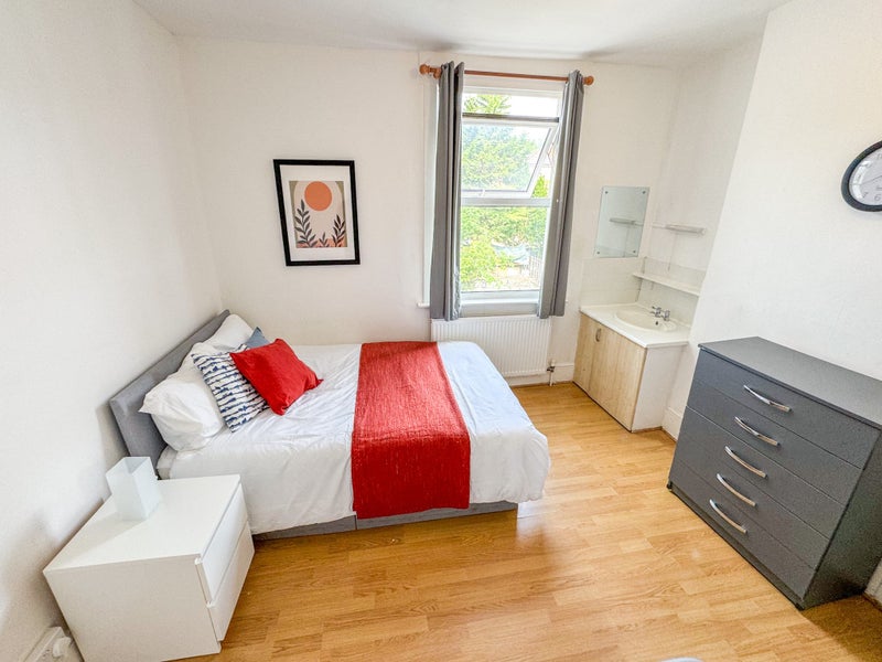 Photo 1: Large double room