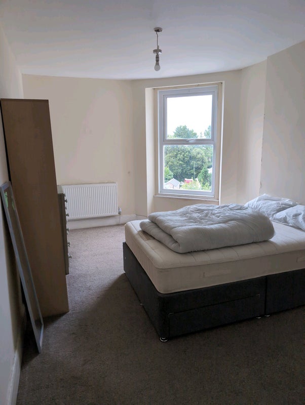Photo 1: Bedroom for rent