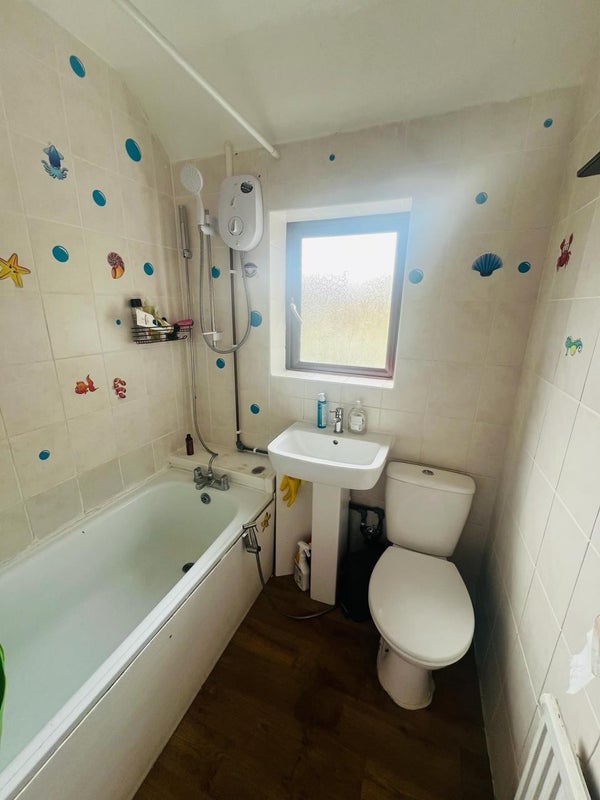 Photo 1: Bathroom for only 3 persons