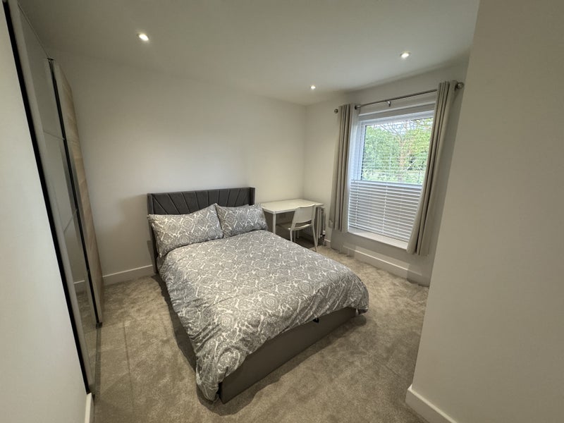 Photo 1: Double bedroom (1)