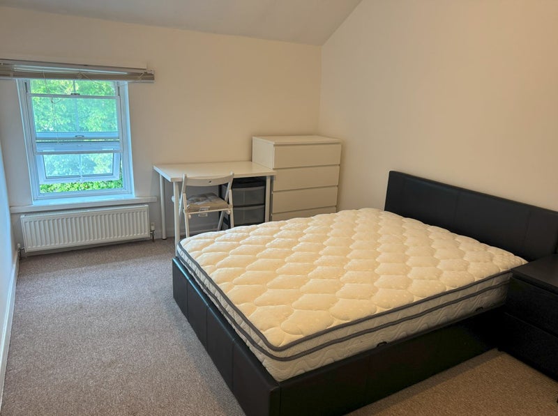 Photo 1: Room 7