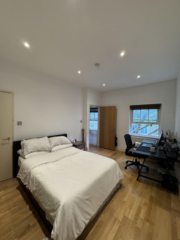 Photo 1: Bedroom