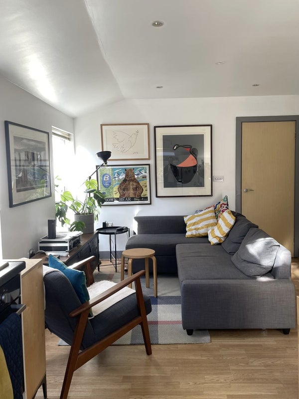 Photo 1: Kitchen/Livingroom
