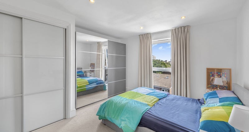 Photo 1: Bedroom 1