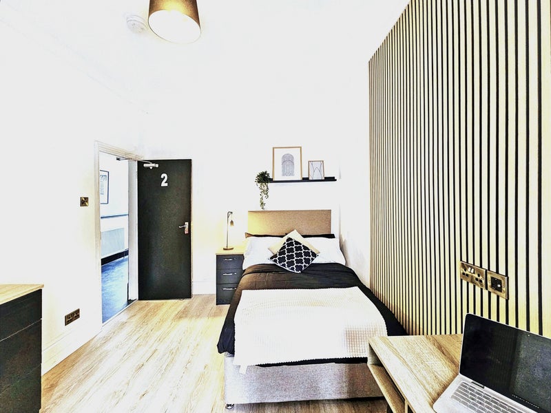 Photo 1: room 2