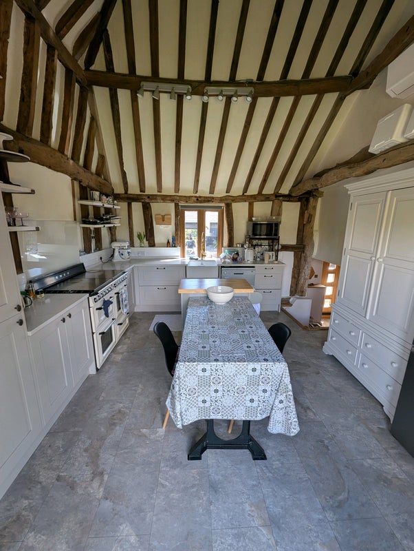 Photo 1: Fully equipped kitchen