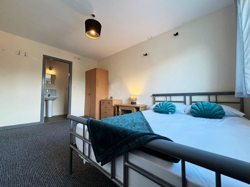 Photo 1: Room 3