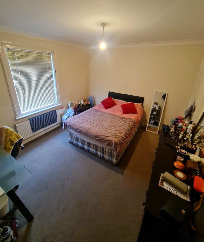 Photo 1: FF - Double Bedroom 2.