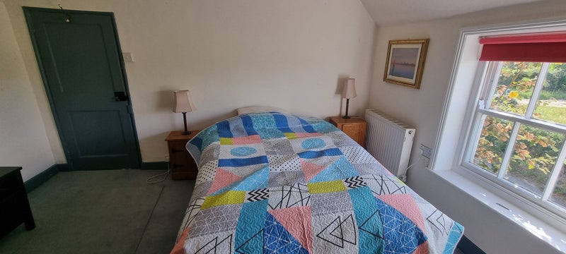 Photo 1: Spacious double bedroom