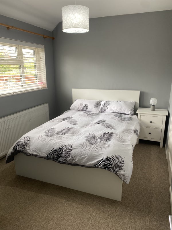 Photo 1: Double Bedroom