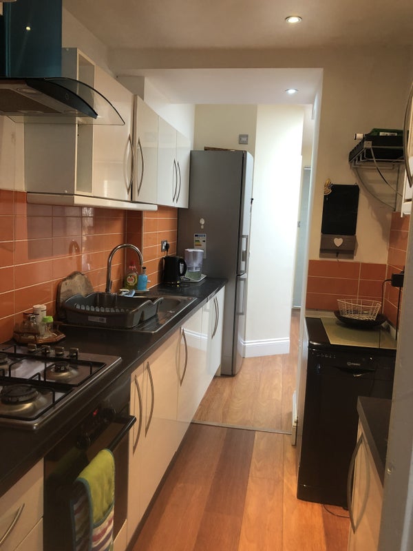 Photo 9: Kitchen
