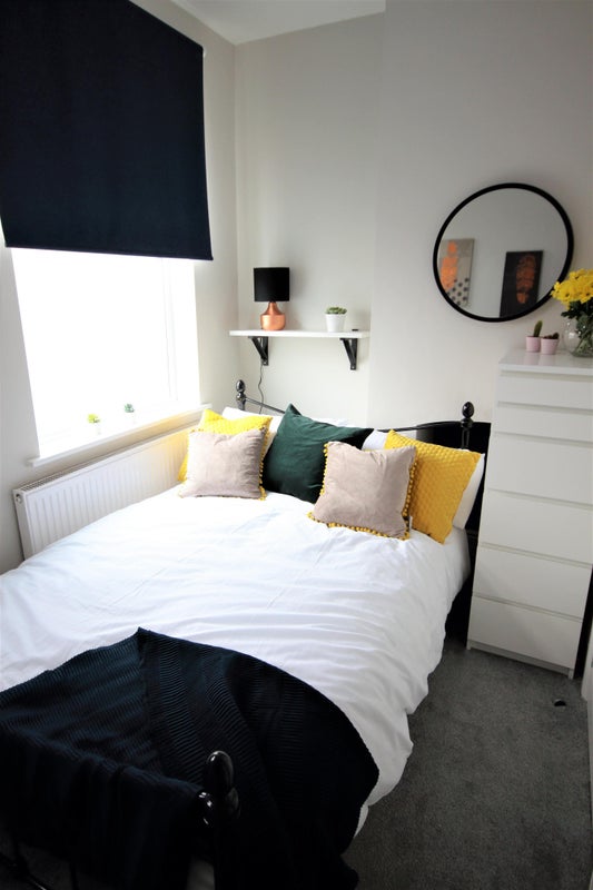 Photo 1: ROOM 1
