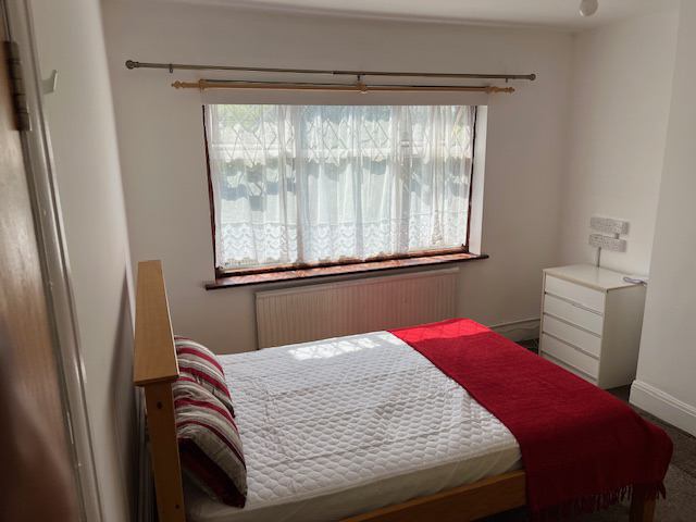 Photo 1: Bedroom 3