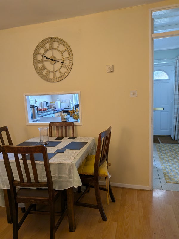 Photo 1: Sitting room 