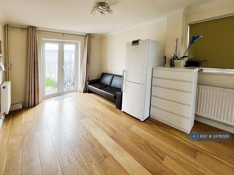 Photo 1: Living room