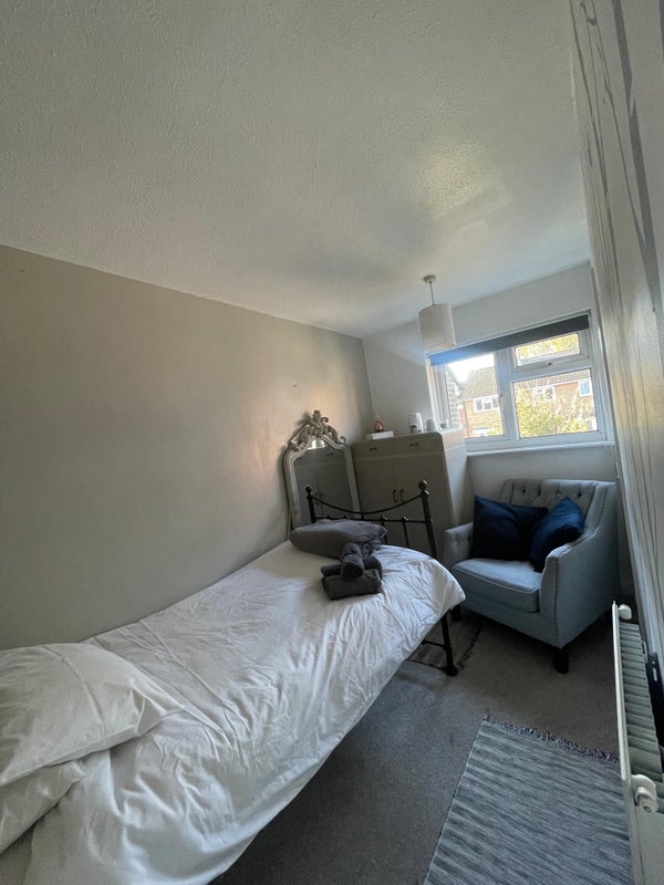 Photo 1: Small Bedroom