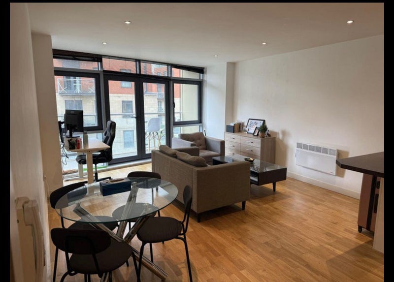 Photo 1: Living space