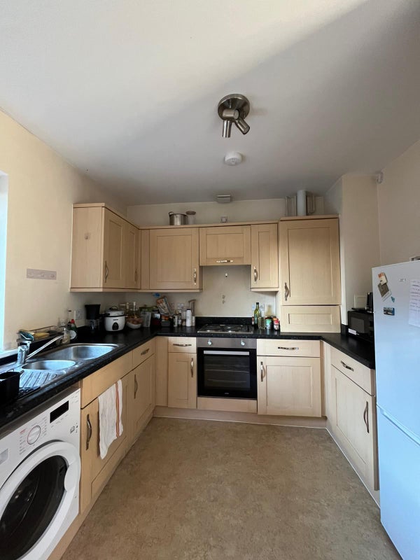 Photo 1: Kitchen