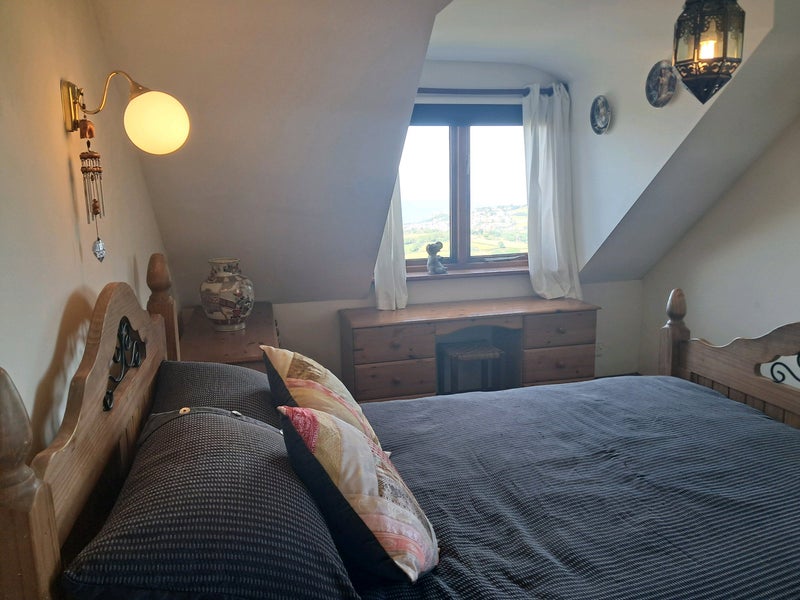 Photo 1: Bedroom