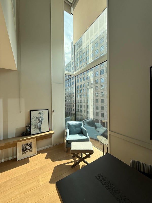 Photo 1: View Window 1