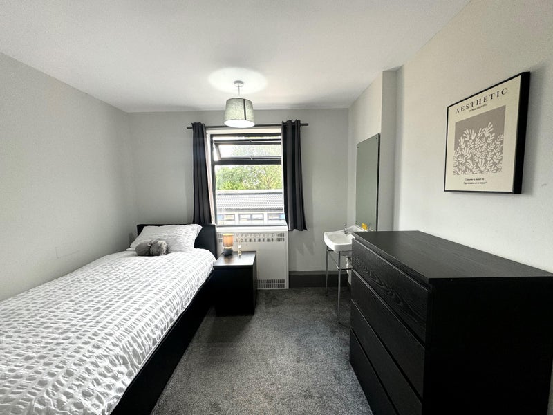 Photo 1: Single Room 