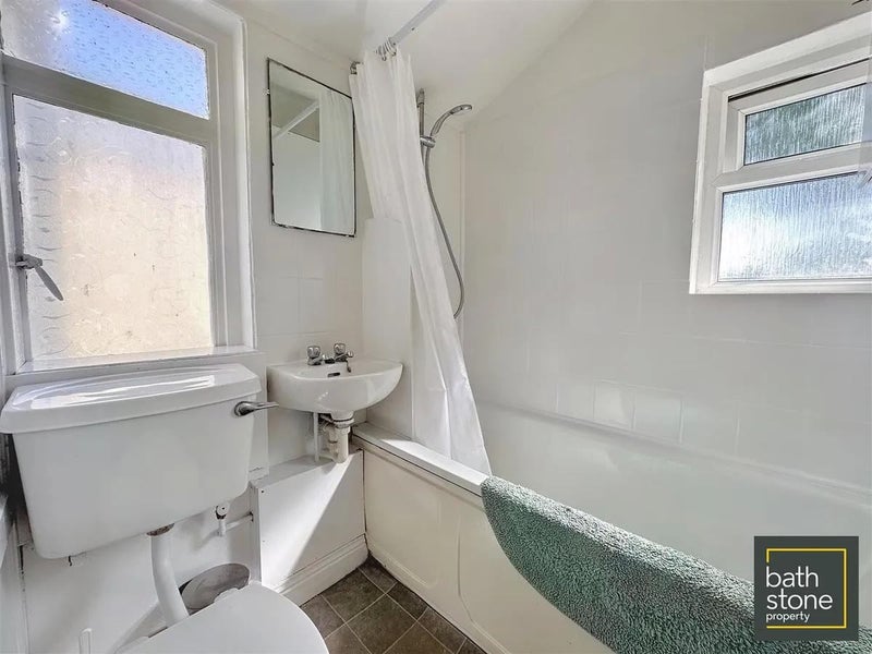 Photo 1: bathroom