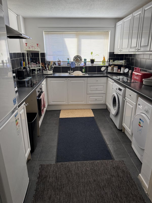 Photo 1: Kitchen (shared)